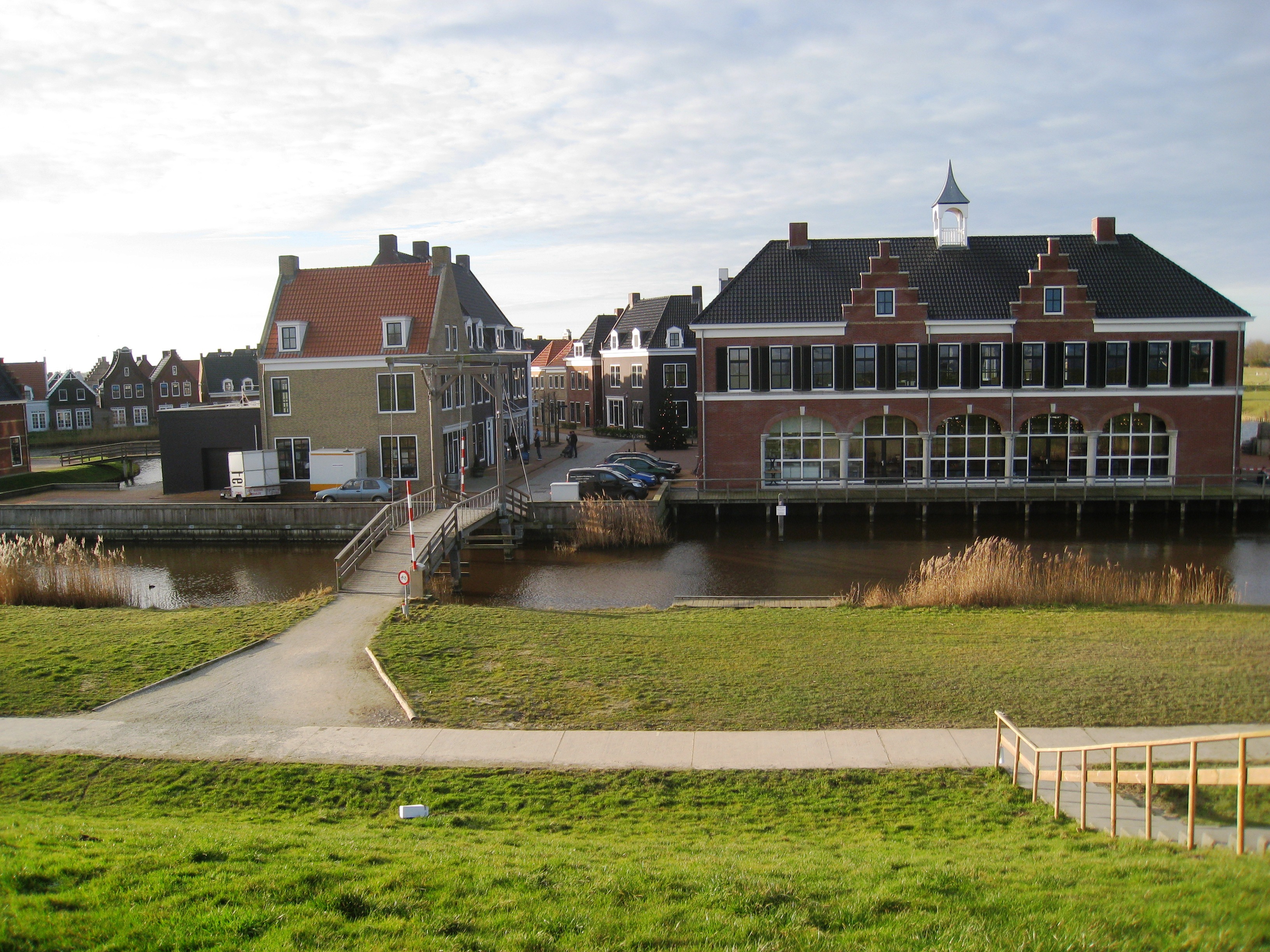Wasser und friesische Architektur in Esonstad
